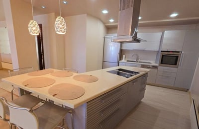 Miete einer geräumigen 4-Zimmer-Wohnung in St. St. Constantine and Helena, Varna, Bulgarien